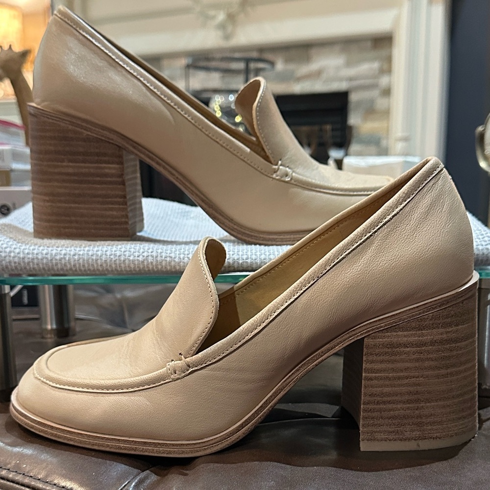 Crown Vintage Caitlun Pump in Off White (Natural Beige) Size 9.5 in EUC Like New